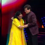 Shakti Mohan Instagram - Sapne sirf apne nahi hote 😇 Mummy ka sapna sach ho Gaya... 🌺 She always dreamed of meeting Jeetu ji and it finally happened. She couldn't sleep all night before this shoot as she kept playing badminton with him in her thoughts 🤣😜 Humariiii Mattuuuu 🙈🤣 Thank you @starplus #danceplus4 Will always treasure it for life