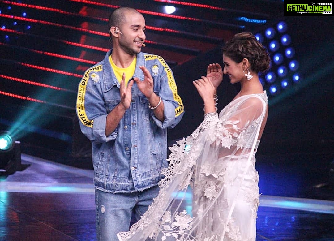 Shakti Mohan Instagram - Ohhhh Yeahhhh 😜 RAGSSSMATAAAAZZZZZ @raghavjuyal #danceplus4 @starplus
