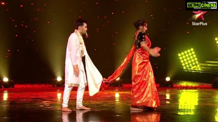 Shakti Mohan Instagram - Owe it all to the Choreography team that works so hard every day and night ♥️ #teamshakti @m_pramoth @ajinkyakalokhe @leonel.sequeira @mukeshgupta.eoc @shobhitkapoorofficial @valentine.bernard @yashkanojia_ @suru24_ . AMAZING TEAM @the_veterans_official @badcontempofficial @rishirich35 @b_unique_crew @starplus #danceplus4 @framesproductioncompany