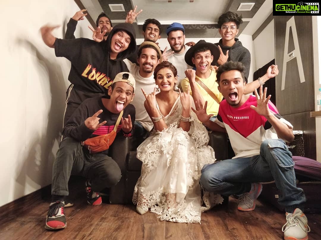 Shakti Mohan Instagram - Strong Alone...Unstoppable Together #teamshakti ♥️ 😍😍 Thank you 😍😍 @m_pramoth @ajinkyakalokhe @shobhitkapoorofficial @valentine.bernard @mukeshgupta.eoc @leonel.sequeira @suru24_ @yashkanojia_ Jeet @starplus #danceplus4