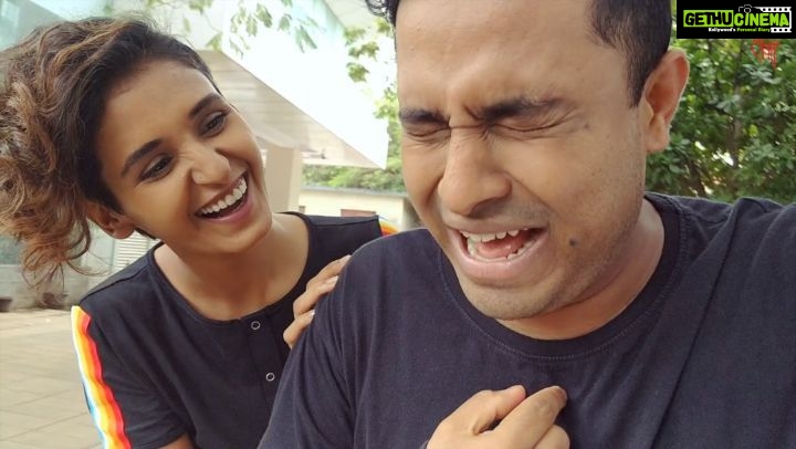 Shakti Mohan Instagram - Vlogging with @abishmathew @aparshakti_khurana 😜 . . Making of #breakaleg pilot episode @nrityashakti @thehandmadefilms @ultimateears #IndiaProof #LiveUltimate @mtapas @rohan_shah_ @kishansavjani @palakjain786 Subscribe for all the awesome videos on Nritya Shakti YouTube Channel - Link in bio