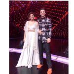 Shakti Mohan Instagram - Happy souls 🌺 . . Outfit by- @izzumimehta Styled by- @richa5ingh Assitant by- @tanisha_rkothari @neerajnavare.makeupartist @anitashil.hairstylist @jagtap721 #danceplus4