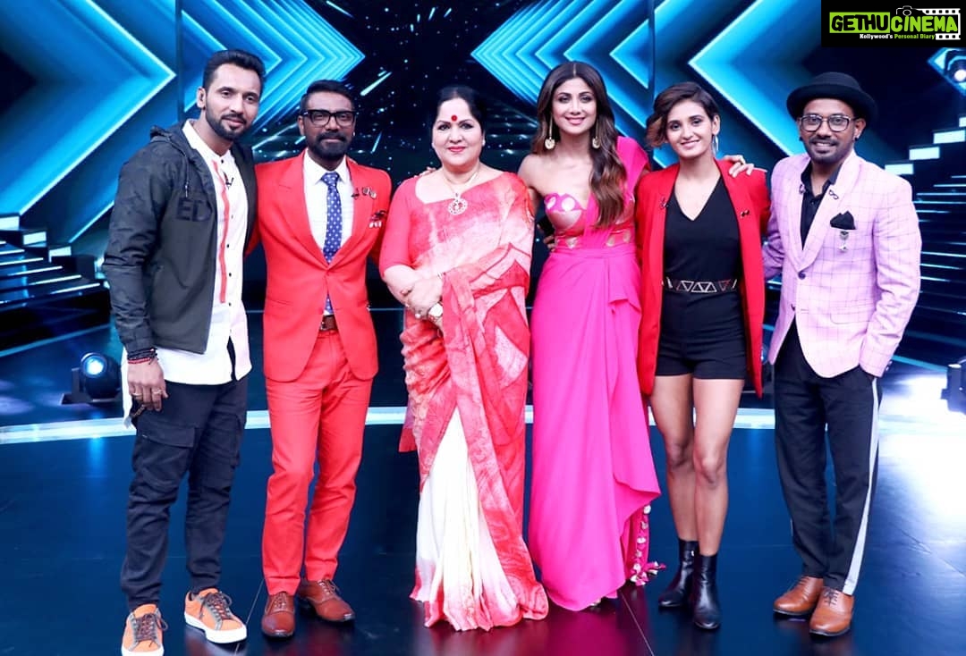 Shakti Mohan Instagram - This WEEKEND 🎉🎊 @theshilpashetty with her + @remodsouza @raghavjuyal @dharmesh0011 @punitjpathak @starplus #danceplus4