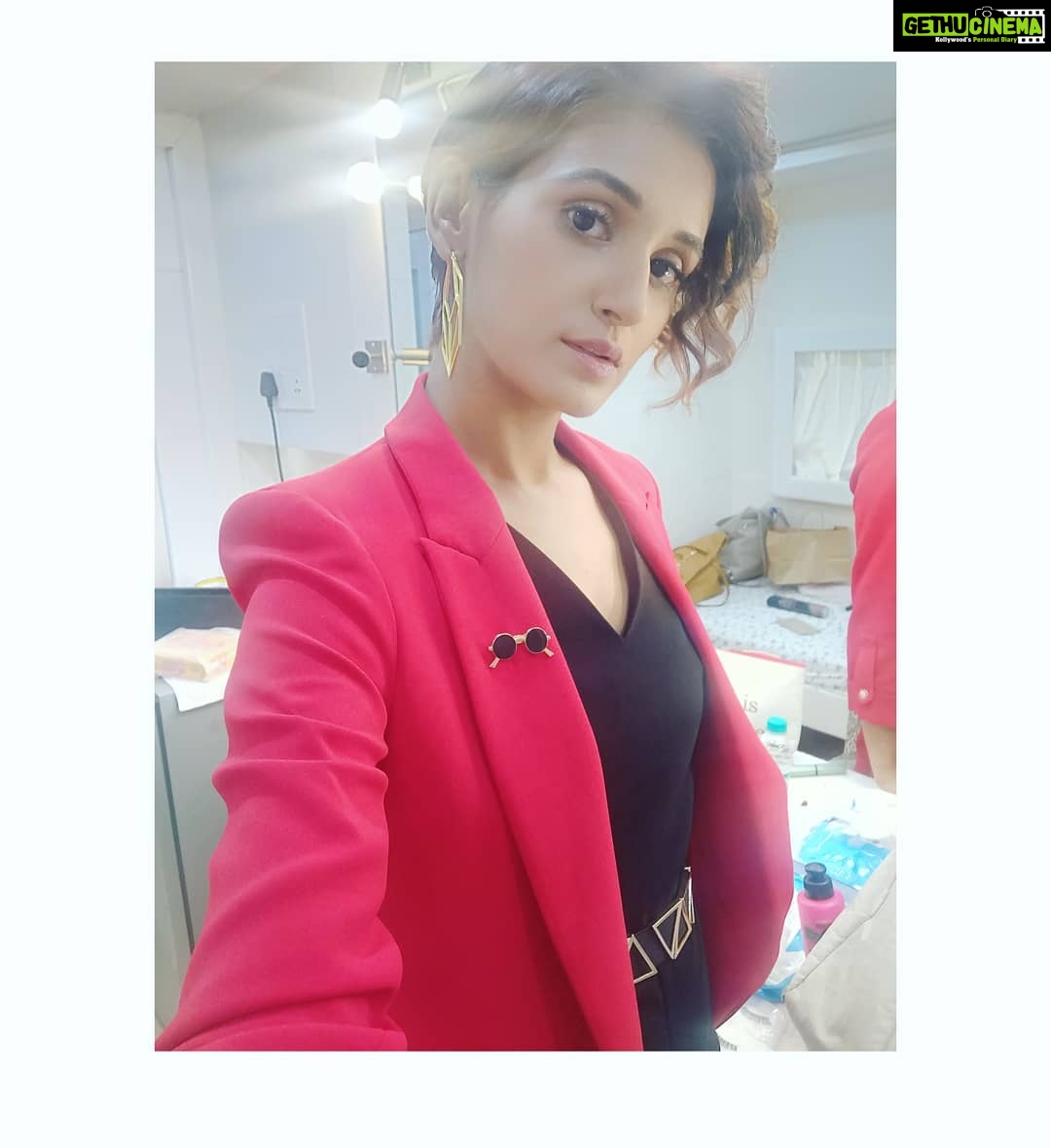 Shakti Mohan Instagram - 🤩🤩🤩 @saachivj @neerajnavare.makeupartist @anitashil.hairstylist @jagtap721 @starplus #danceplus4