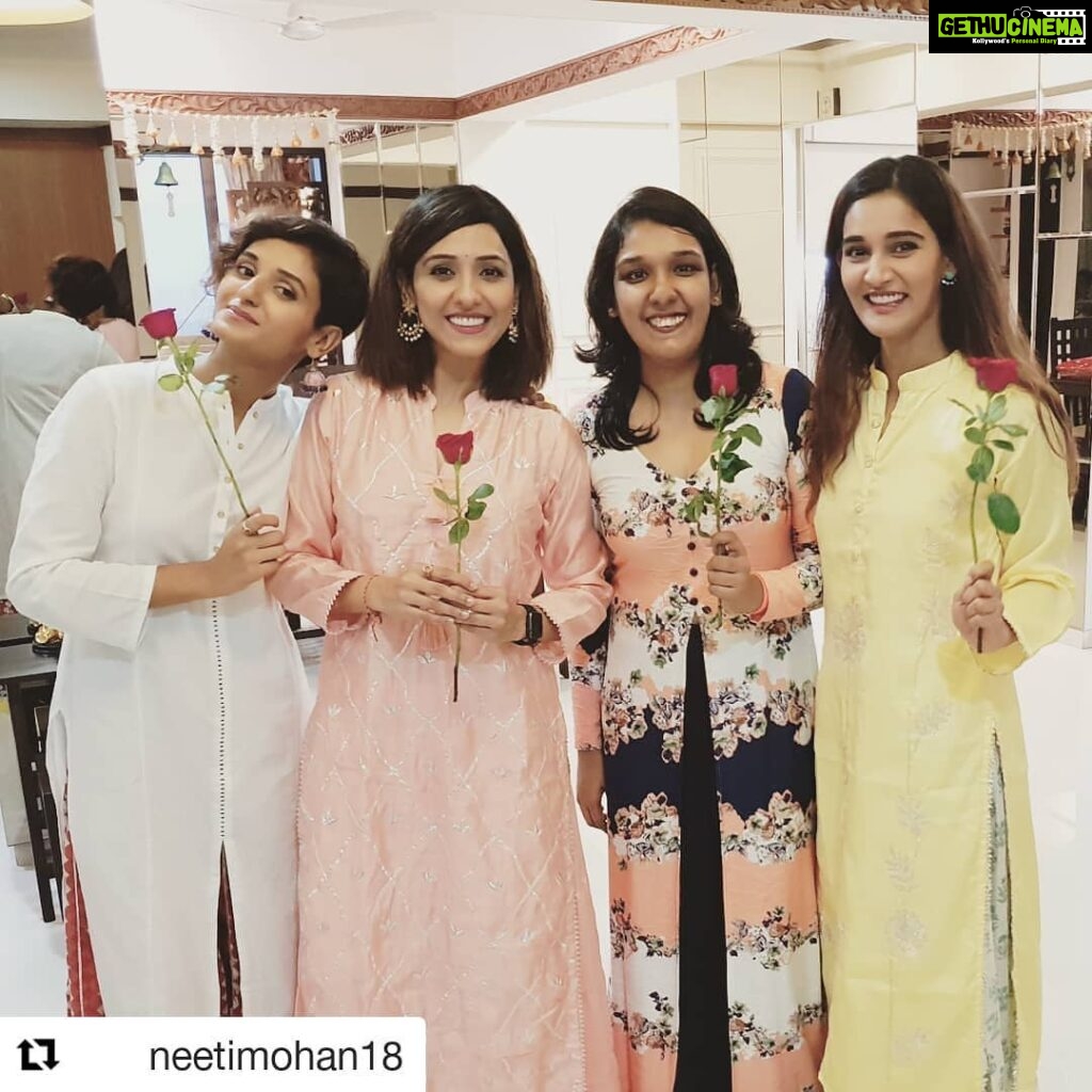 Shakti Mohan Instagram - #Repost @neetimohan18 Fresh as flowers Beautiful as the Rose May everybody get to experience sisterhood like us 😇 #Blessed Happy birthday best sisters @kmohan12 @mohanshakti . . THANK YOU DIDI 🌺🌺🌺🌺