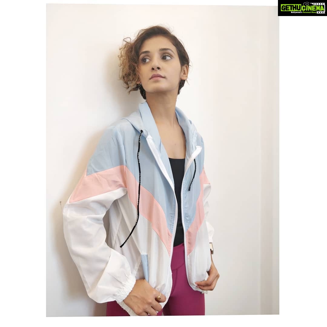 Shakti Mohan Instagram - No risk No story . . 📸@souravsharmaofficial @nrityashakti
