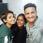 Shakti Mohan Instagram - Super talented friends & Choreographers 🌺🌺🌺 @yashpandya2013 @suchitrasawant16