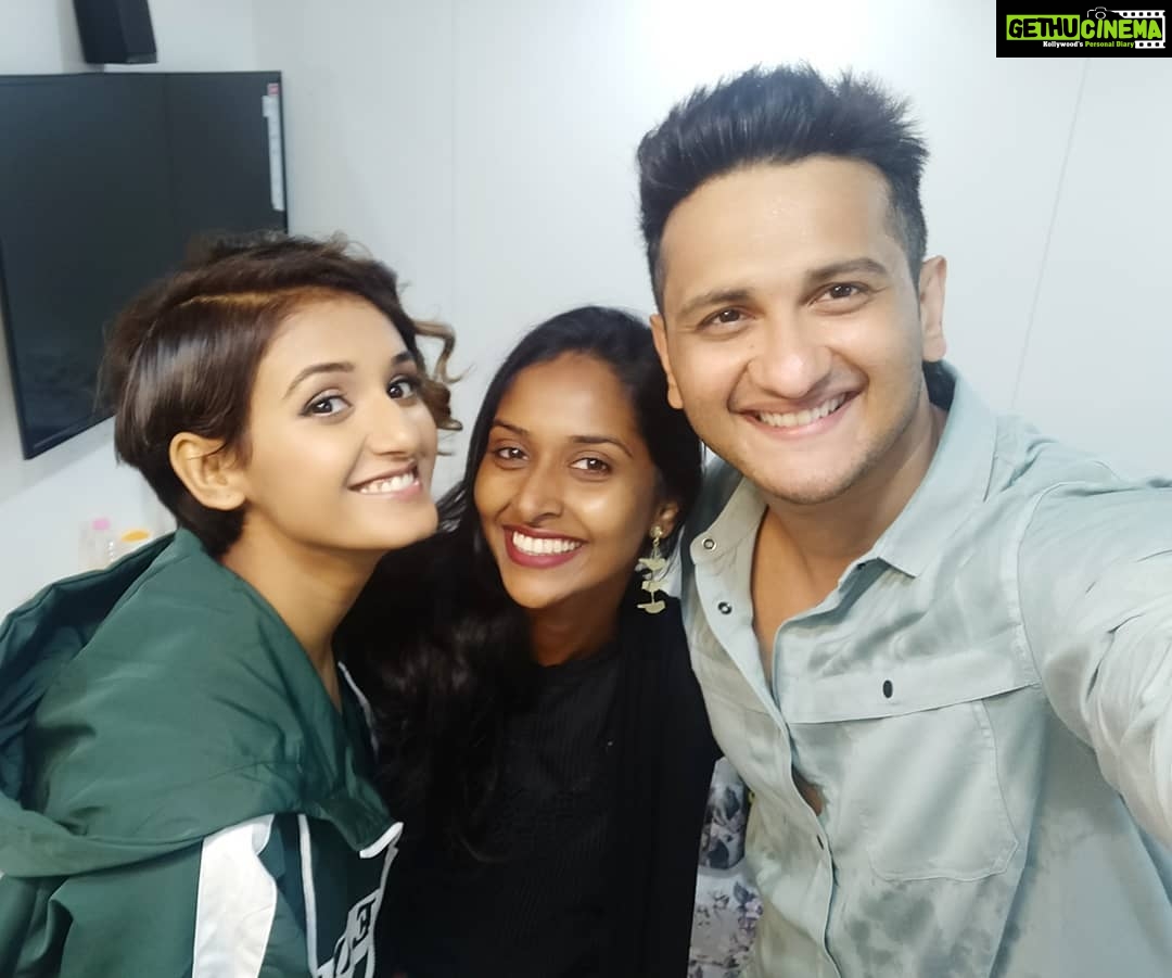 Shakti Mohan Instagram - Super talented friends & Choreographers 🌺🌺🌺 @yashpandya2013 @suchitrasawant16