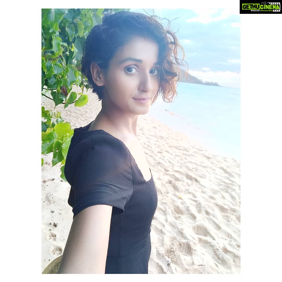 Shakti Mohan Instagram - Paradise 🌺🌺🌺 #throwback #hawaii