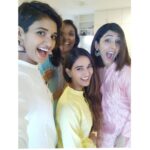 Shakti Mohan Instagram - Missing you beheno ♥️ @neetimohan18 @kmohan12 @muktimohan
