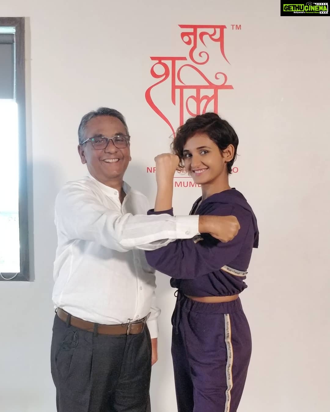 Shakti Mohan Instagram - For all the unspoken battles you fought to make us FLY 🕊️ My father is my biggest PLUS in life. #SapneSirfApneNahinHote @starplus #danceplus4