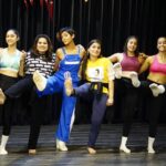 Shakti Mohan Instagram - Itni beauty bhagwan humein kyun dedi 🔥🙈🤣😜😍 @srishtipatch @mallikadua @thehandmadefilms @nrityashakti #breakaleg 📷@souravsharmaofficial