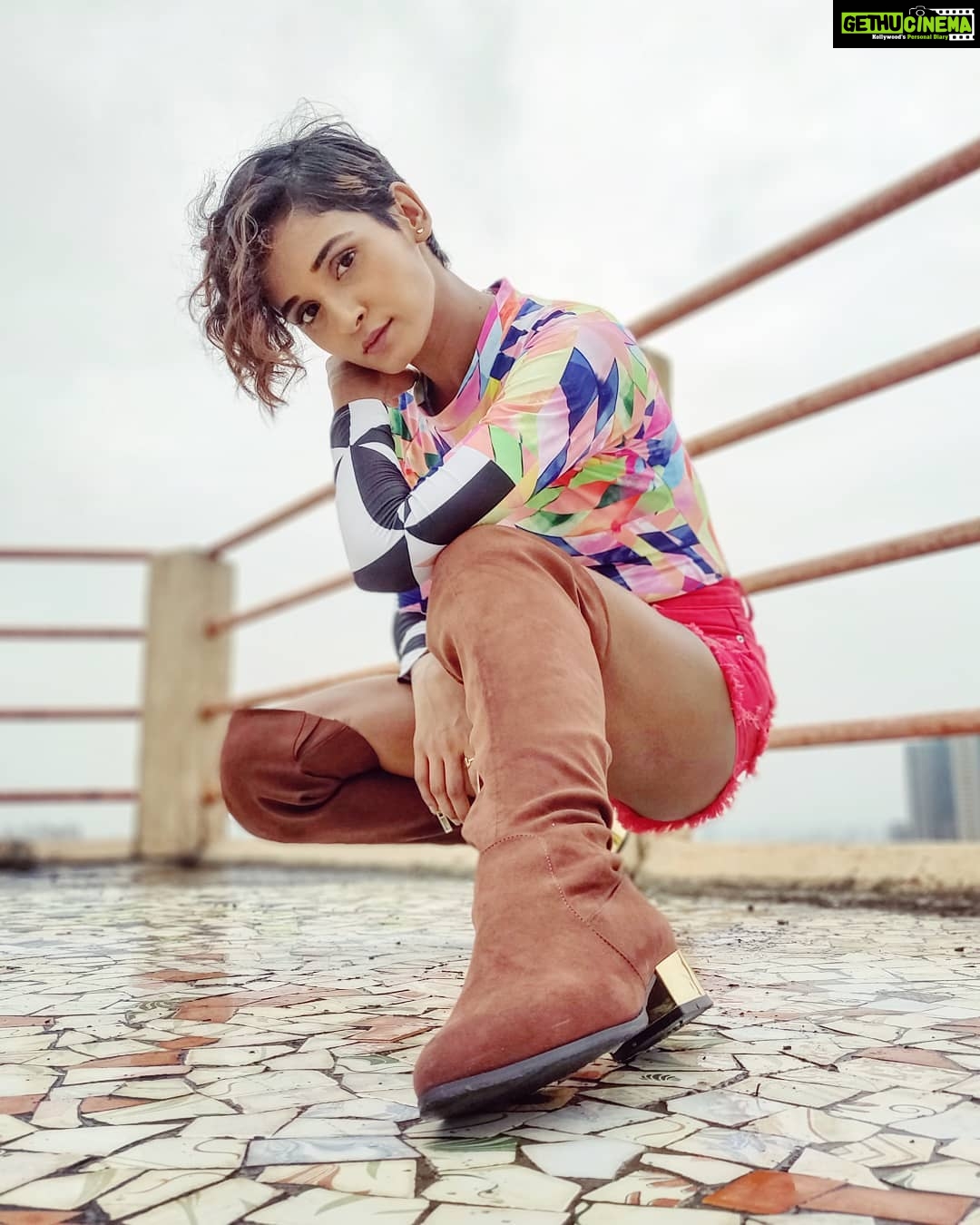 Shakti Mohan Instagram - I cannot go back I cannot back down I will not give up It's You versus Me huh ! . . Dancing Soon to an inspiring composition with @nrityashakti team @thehandmadefilms 🌺 📷@souravsharmaofficial