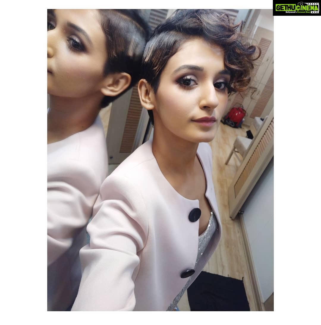 Shakti Mohan Instagram - In ♥️ with work . . Thank you @richa5ingh @neerajnavare.makeupartist Santosh dada