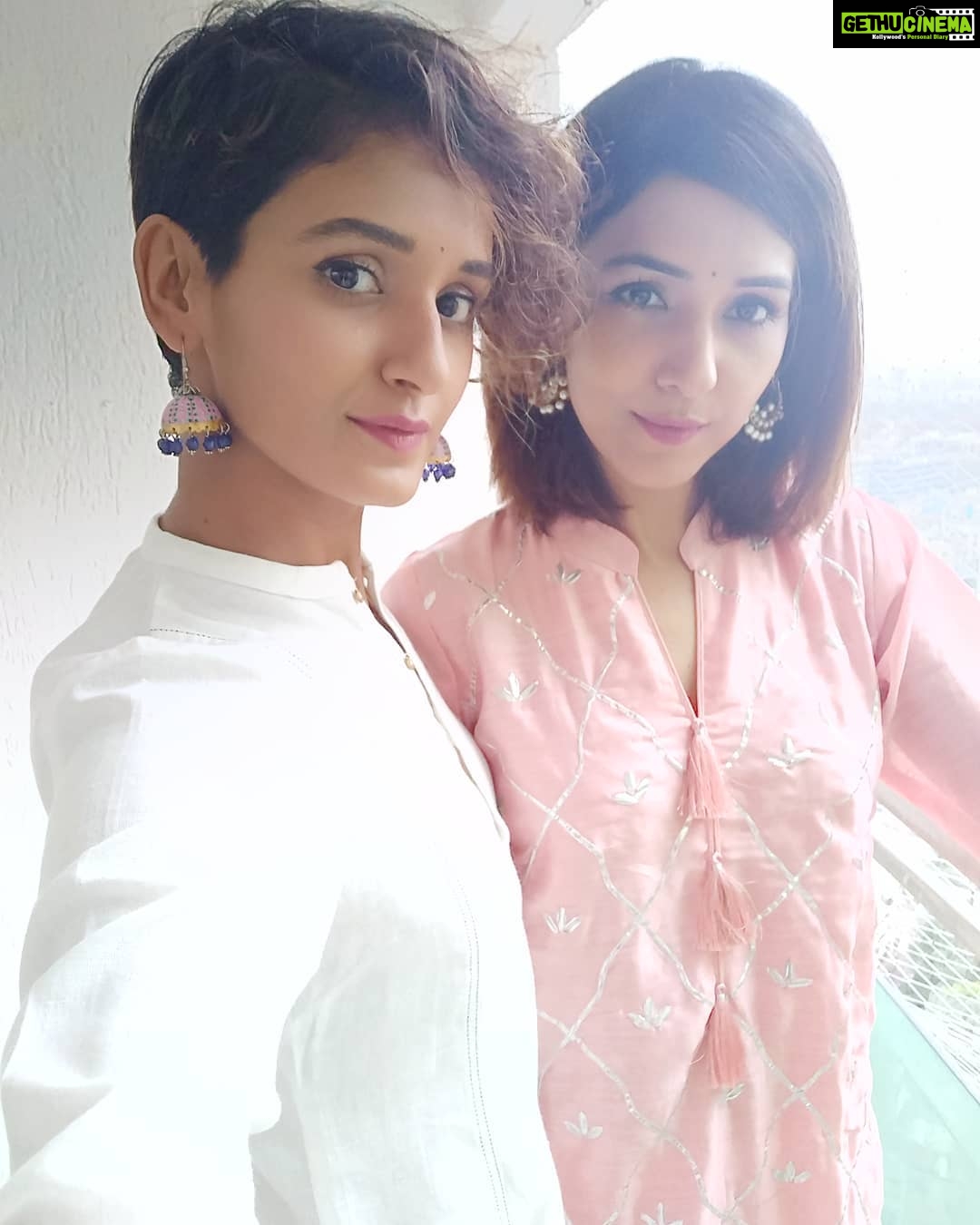 Shakti Mohan Instagram - Namaste 🇮🇳 Suprabhaat 🙏🏽 @neetimohan18