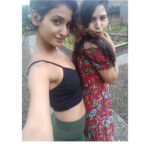 Shakti Mohan Instagram – Tip Tip barsa paani 🌧️
Alisha ne aag laga diiiii 🔥
😜🤣🤸💃
@alishasingh.official
