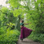 Shakti Mohan Instagram – A flower may look up for Sunlight 
But it’s nothing without it’s Roots 
Dedicating this post to my guru @terence_here sir for making me a dancer and changing my life. Love you sir. Forever grateful 🌺