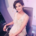 Shakti Mohan Instagram - Jazzy Morning to y'al 🌺😊 @neerajnavare.makeupartist @anitashil.hairstylist @saachivj @twiggy089 #mscolorsofyouth Outfit @sachinandbabi Heels @tresmode Styled by @saachivj Assisted by @kotharimegha