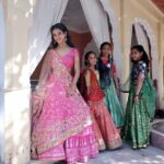 Shakti Mohan Instagram - Kanha Re 🌺 @neetimohan18 #kanhare outfit @devnaagri jewellery @curiocottagejewelry styled by @saachivj assisted by @vanita_pari @neerajnavare.makeupartist @anitashil.hairstylist Rajasthan