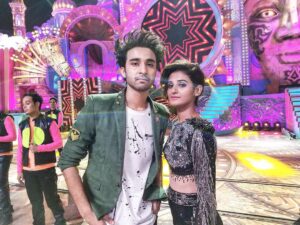 Shakti Mohan Instagram - Lagta hai @raghavjuyal ke baal baal bach gaye 😂😋😁 Hahahahah kuch lete kyun nahi 🤣 #starscreenawards