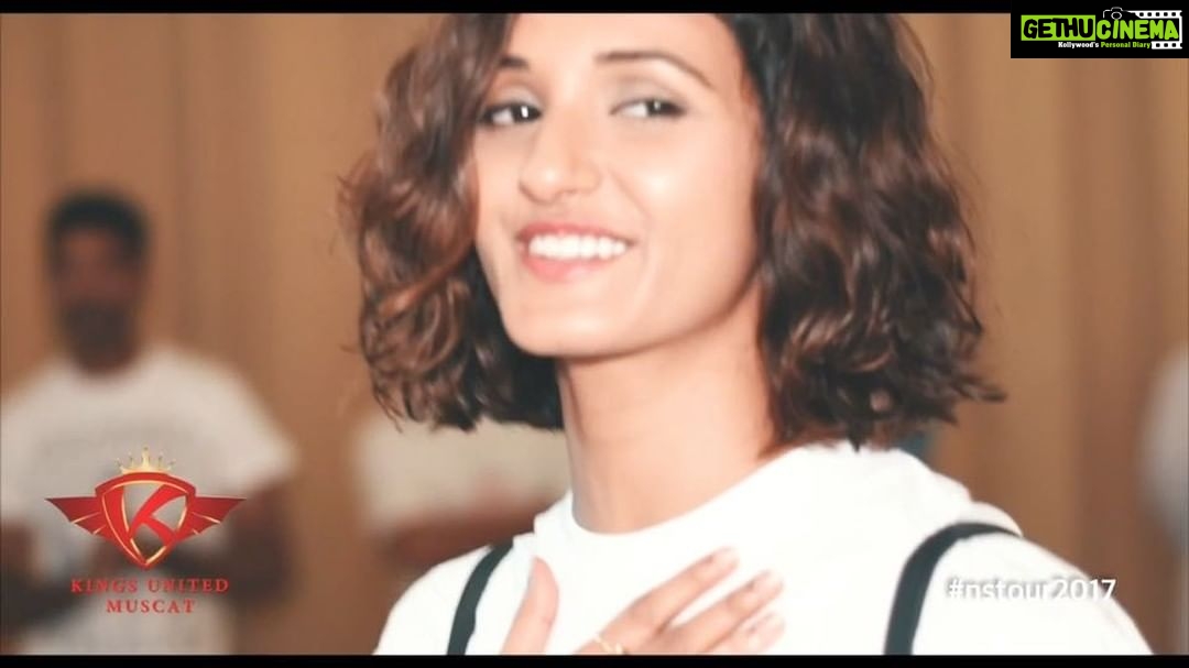 Shakti Mohan Instagram - All the fun from Muscat πππ So happy to have met beautiful souls like Tejas and Shiv on this trip. Will always cherish these memories from Muscat. Dancing,chilling, doing Q&A, taking pictures, playing badminton with students... Had a greatttttt experience overall. Thank you to the entire team and everyone who became a part of #NSTour2017 @kingsunitedmuscat https://youtu.be/oofD4fl6FDU Oman
