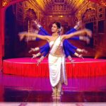 Shakti Mohan Instagram - Experienced bliss dancing with #ShriRamNatakaNiketan #danceplus3 #girlpower #indiandance @rishikaysh01 @vivekchachere Thank you Saadhvi and Swati 😍 @punitjpathak Team