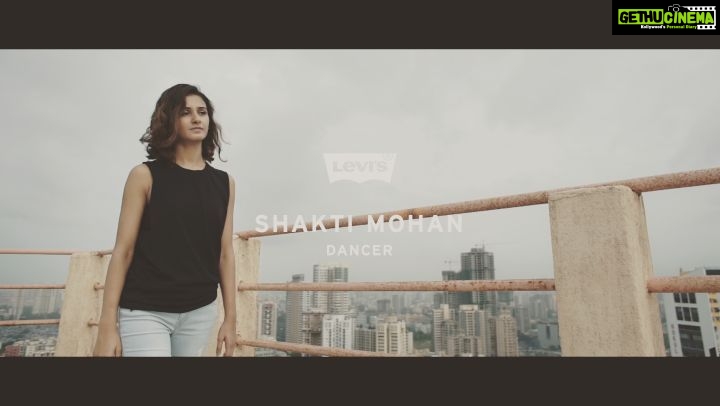 Shakti Mohan Instagram - I don’t believe in luck. I believe in hardwork and fearless pursuit of doing what I love. Watch the video for more @levis_in #IShapeMyWorld #liveinlevis