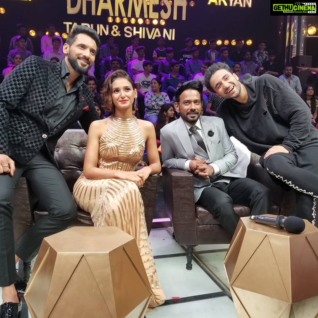 Shakti Mohan Instagram - Grand finale π₯ It's all getting over so fast... I am going to miss everyone especially @rishikaysh01 @vivekchachere and my dearest @maheshwarijagabattula @tejeswinichakraborty @anushkabera_vd @medasameeksha Varsha,Anupama, Meghna @leonel.sequeira @chowenlai @jeetdas_1608 @nicky.pinto @gavinjoshrodrigues Thank you #danceplus3 for making me meet such fabulous people and dancers. π€π