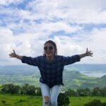 Shakti Mohan Instagram - Satara - Sooooo damnnn beautiful Gorgeous unbelievable place... We have our own lil Switzerland right here just a few hours away in Maharashtra but sadly we don't know about it. Insane view 😎 Love my country Jai Bharat Jai Maharashtra Jai Satara 🤗🤗🤗