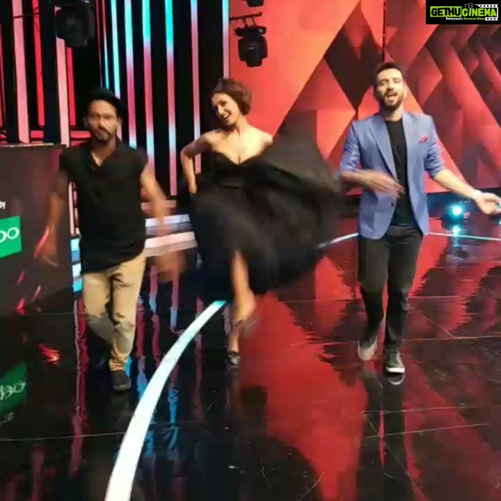 Shakti Mohan Instagram - Happy in our own zones. 😜 I don't know which zone is @punitjpathak in?? 😂 Poooo #danceplus3