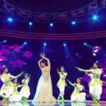 Shakti Mohan Instagram - Almost impromptu performance on Apsara Ali with #ShriRamNatakaNiketan #danceplus3 Can't wait to dance with these girls in finale 😊
