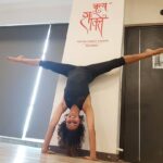 Shakti Mohan Instagram - Great workout with @clickdino at @nrityashakti my second home 😊 There are various concepts for staying fit and strong... What I love about our deadly trainer @clickdino is that he makes me work with my own weight and a lot of fun dangal type exercises. Dancers, along with your technique training you must also do body conditioning and strengthening for good results on stage. I realised it after a long time. Focus on real strength based exercises as opposed to cosmetic body building. Ok enough lecture...go have fun 🤗 Nritya Shakti Studio