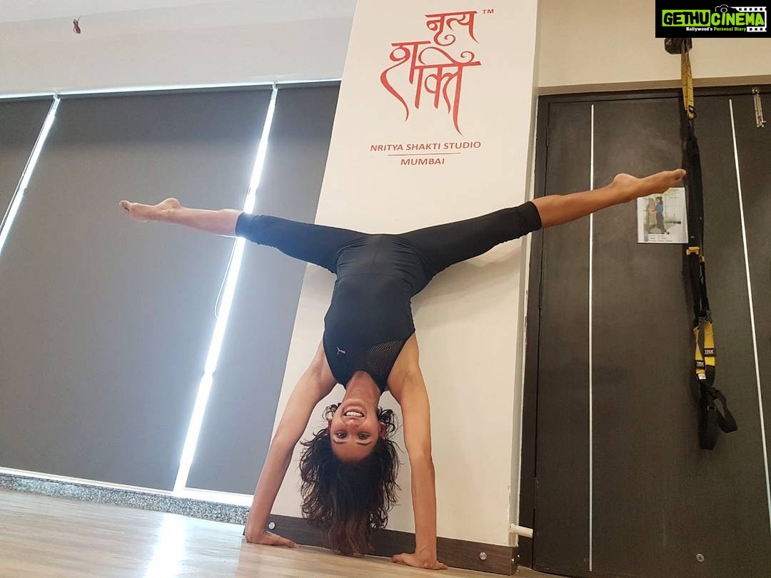 Shakti Mohan Instagram - Great workout with @clickdino at @nrityashakti my second home π There are various concepts for staying fit and strong... What I love about our deadly trainer @clickdino is that he makes me work with my own weight and a lot of fun dangal type exercises. Dancers, along with your technique training you must also do body conditioning and strengthening for good results on stage. I realised it after a long time. Focus on real strength based exercises as opposed to cosmetic body building. Ok enough lecture...go have fun π€ Nritya Shakti Studio