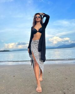 Shakti Mohan Instagram - I want to say this with all my heart that I am so grateful that you’ve made every moment of this journey sooooo priceless with your support 🙏🏻 Your love means the WORLD to me 🙌🏼 Thanks for all your beautiful wishes for my birthday 🥳 Love you & God bless 📷@muktimohan @cintacorislandresort 🌊 @coastalinofficial 🏝️