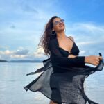 Shakti Mohan Instagram - I want to say this with all my heart that I am so grateful that you’ve made every moment of this journey sooooo priceless with your support 🙏🏻 Your love means the WORLD to me 🙌🏼 Thanks for all your beautiful wishes for my birthday 🥳 Love you & God bless 📷@muktimohan @cintacorislandresort 🌊 @coastalinofficial 🏝️