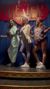 Shakti Mohan Instagram - Dancing with my divas 🎀
It will always be super special that we besties got to work together on this one… Love you both so much 🤍@alishasingh.official @vintiidnani 
#MudMudKe 🤘🏼
📷@ankit_swarnakar 

@desimusicfactory @jacquelinef143 @iammichelemorroneofficial @nehakakkar @tonykakkar @mihirgulati @anshul300 @raghav.sharma.14661 @premavshetty @jagtap721
