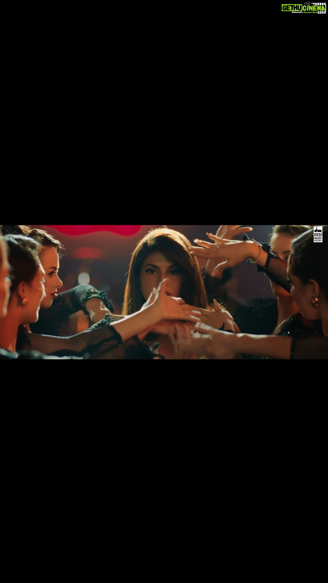 Shakti Mohan Instagram - 🔥🔥🔥🔥 #MudMudKe Dammmmm… it’s hot 🥵 @jacquelinef143 @iammichelemorroneofficial You should see the entire video on 12th Feb 11 am on @desimusicfactory official YouTube channel ♥️ This is going to be grand 😍🔥 Stay tuned 🎧 @nehakakkar @tonykakkar @anshul300 @mihirgulati @raghav.sharma.14661 Thank you @alishasingh.official @vintiidnani @ankit_swarnakar @premavshetty @jagtap721 #MudMudKe #MicheleMorrone #JacquelineFernandez #NehaKakkar #TonyKakkar #ShaktiMohan #DesiMusicFactory