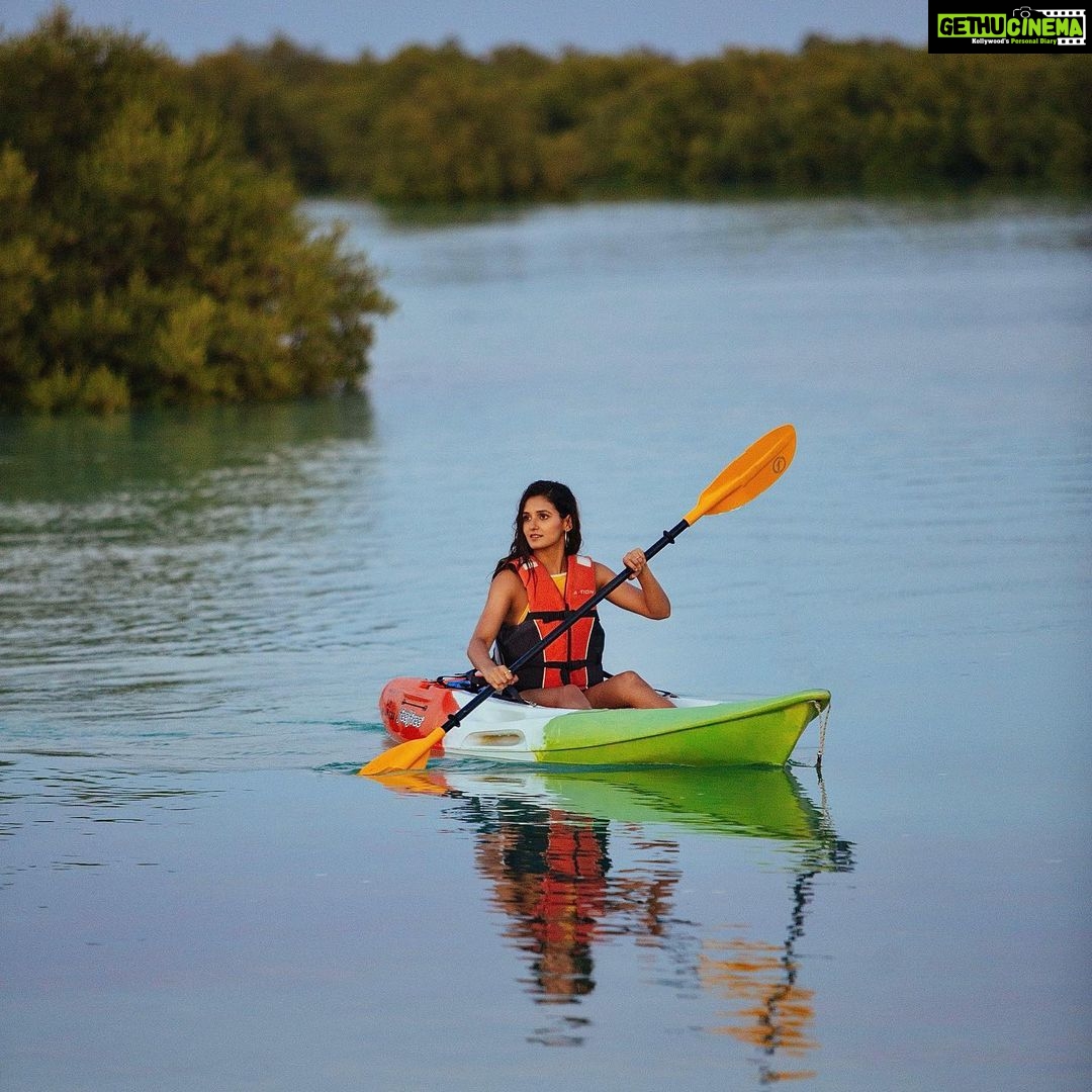 Shakti Mohan Instagram - Abu Dhabi is not only about desert and skyscrapers… they have the oldest natural reserve of mangroves in the region @jubail_mangrove_park 🚣🏽♀️ The perfect spot for a kayaking experience in the middle of the nature. @visitabudhabi ✈️ #InAbuDhabi #TheTimeIsNow Jubail Mangrove Park