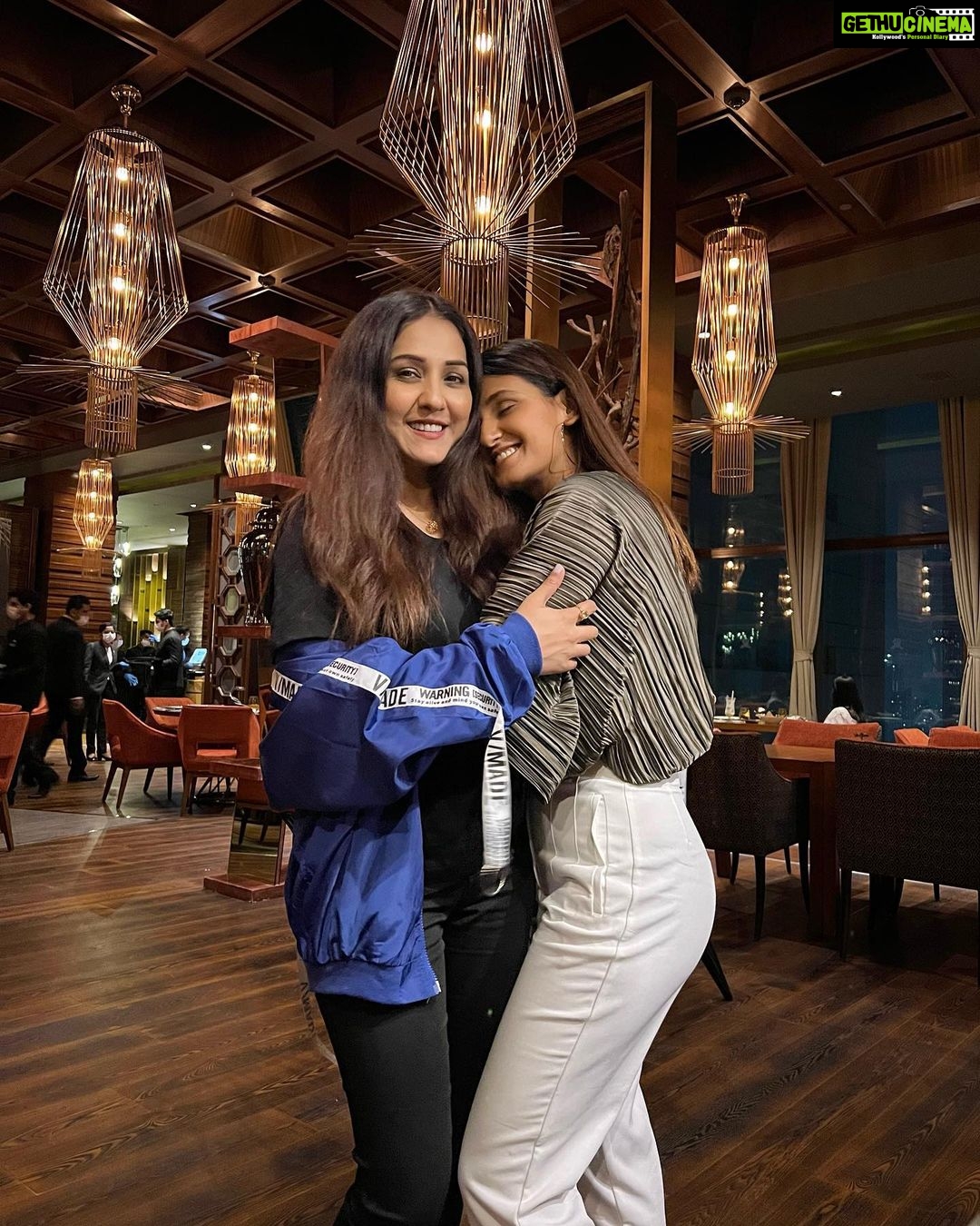 Shakti Mohan Instagram - My Doooooooeyyyyy 🎀 I wish that your life is filled with happiness, music and love. I am super blessed to have you as my sister in this life. Keep spreading your beautiful light and hope in this world. Love you Doo Happy birthday 🎂 @neetimohan18 📷 @nihaarpandya & @emiliecaillon Wonderful dinner @stregismumbai #bythemekong Thank you @varunkalra93 🤟🏼