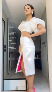 Shakti Mohan Instagram - Going from real to reel 🦭🦢

@souravsharmaofficial @ranbirmukherjeeofficial @camy1411 
@thefashionparadestore @styledbyanna137

@premavshetty @jagtap721 @mitavaswani @dwyessh_hairwizard @aaliyahussainhairmakeupcreator