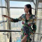 Shakti Mohan Instagram - Somewhere on your journey, don’t forget to turn around and enjoy the view. @atmospheredubai @pickyourtrail @visit.dubai @mydubai #mydubai 📷 @alishasingh.official Wearing @kavvach Styled by @camy1411