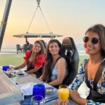 Shakti Mohan Instagram - Dining in the sky 🌃 @vintiidnani @alishasingh.official @dinnerintheskyuae @pickyourtrail @visit.dubai @mydubai #mydubai