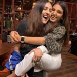 Shakti Mohan Instagram – My Doooooooeyyyyy 🎀
I wish that your life is filled with happiness, music and love. 
I am super blessed to have you as my sister in this life. 
Keep spreading your beautiful light and hope in this world. Love you Doo 
Happy birthday 🎂 @neetimohan18 

📷 @nihaarpandya & @emiliecaillon

Wonderful dinner @stregismumbai #bythemekong
Thank you @varunkalra93 🤟🏼