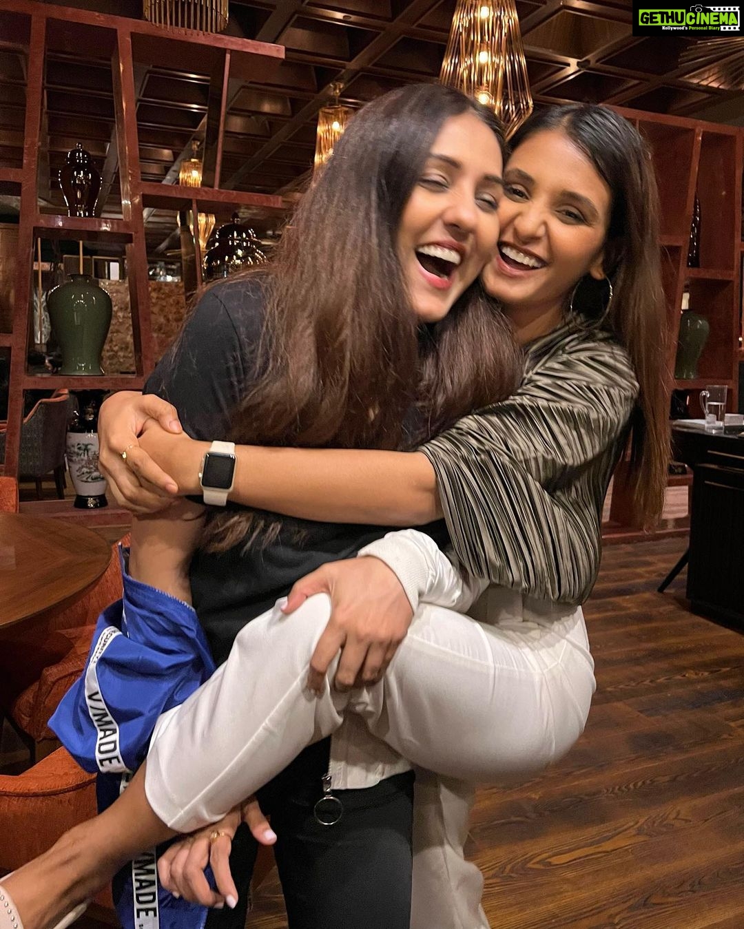 Shakti Mohan Instagram - My Doooooooeyyyyy 🎀 I wish that your life is filled with happiness, music and love. I am super blessed to have you as my sister in this life. Keep spreading your beautiful light and hope in this world. Love you Doo Happy birthday 🎂 @neetimohan18 📷 @nihaarpandya & @emiliecaillon Wonderful dinner @stregismumbai #bythemekong Thank you @varunkalra93 🤟🏼