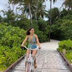 Shakti Mohan Instagram - wheelin my soul 🚴🏼‍♀️🍂 @holidays2cherish 🏝 @thestandardmaldives Designer @aartivijaygupta 👙 Stylist @isolatednee @_trishasadh #holiday2cherish #h2c #travelwithh2c