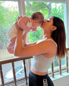 Shakti Mohan Instagram - I ammmmmm in 🤍

He is sucha ghapolaaaaa
I want to eatttttt him 🍰

Ahhhhhhh love you my delicious Aryaveer 👶🏻

God bless you babulaal 😌
Goddddddd…. Save him cos I will eat his cheeks 😬
Feelings of a brand new #maasi 🤟🏼