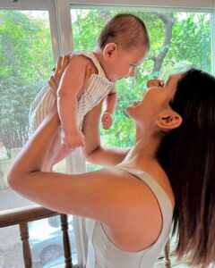 Shakti Mohan Instagram - I ammmmmm in 🤍

He is sucha ghapolaaaaa
I want to eatttttt him 🍰

Ahhhhhhh love you my delicious Aryaveer 👶🏻

God bless you babulaal 😌
Goddddddd…. Save him cos I will eat his cheeks 😬
Feelings of a brand new #maasi 🤟🏼