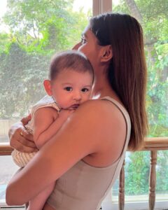 Shakti Mohan Instagram - I ammmmmm in 🤍

He is sucha ghapolaaaaa
I want to eatttttt him 🍰

Ahhhhhhh love you my delicious Aryaveer 👶🏻

God bless you babulaal 😌
Goddddddd…. Save him cos I will eat his cheeks 😬
Feelings of a brand new #maasi 🤟🏼