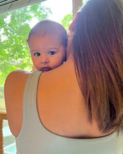 Shakti Mohan Instagram - I ammmmmm in 🤍

He is sucha ghapolaaaaa
I want to eatttttt him 🍰

Ahhhhhhh love you my delicious Aryaveer 👶🏻

God bless you babulaal 😌
Goddddddd…. Save him cos I will eat his cheeks 😬
Feelings of a brand new #maasi 🤟🏼