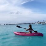 Shakti Mohan Instagram - My first ever kayak in open sea & first paddle board lesson too ☀️🛶🌊🏄🏻‍♀️🌴 Best part was when our coach Mastho fell while teaching us 🤣😆🙃 Thank you God for giving us such experiences in this life 🙌🏼 #grateful 🌻 Love to the wonderful team who made it all happen✨ @sunsiyamiruveli @sunsiyamresorts @pickyourtrail @muktimohan @kmohan12 #keeptraveling